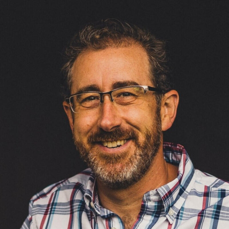 Color headshot of Scott masked by a circle